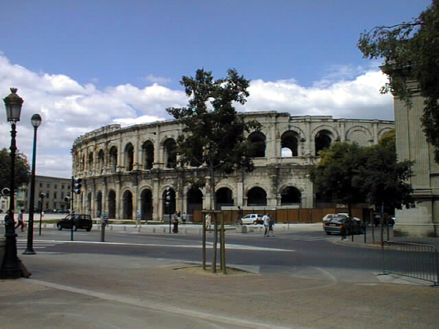 f11_Nimes.jpg 153.8K