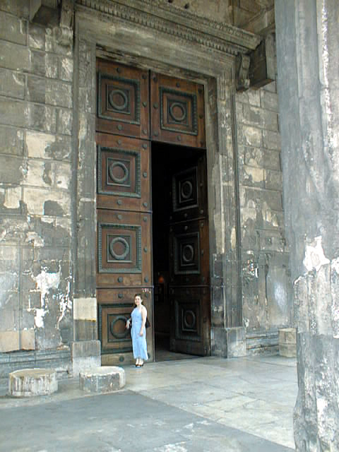 f14_Nimes.jpg 176.0K