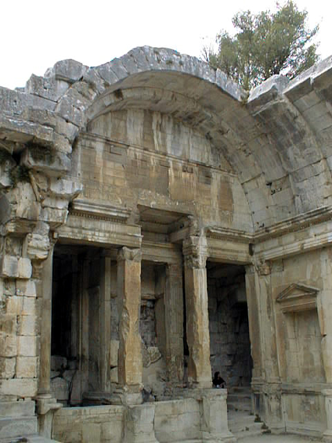 f15_Nimes.jpg 167.5K