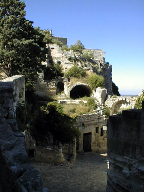 f24_Les_Baux.jpg 166.9K
