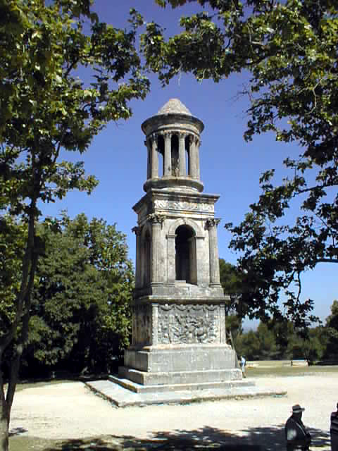 f26_Glanum.jpg 193.9K